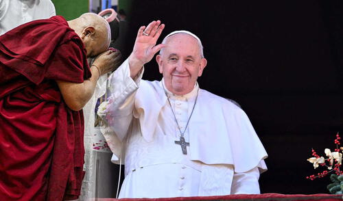 El féretro del papa Francisco, cerrado y hecho de madera con interior de zinc, será trasladado directamente a la Basílica de San Pedro, cumpliendo sus deseos de un funeral sencillo. Foto: composición LR/AFP Así será el velorio del Papa Francisco, según lo que él mismo planeó: sin cuerpo expuesto ni liturgia ostentosa
