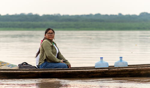 Mari Luz Canaquiri viajando por el Marañón. Ella considera al río una persona. Foto: Goldman Environmental PrizeFoto: Maria Luz Canaquiri, lideresa del pueblo kukama, en Loreto.