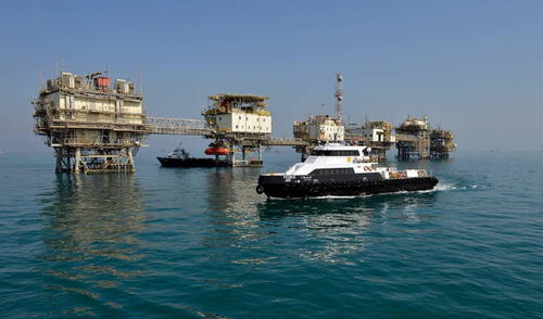 Millonaria nación posee un enorme yacimiento de petróleo submarino.