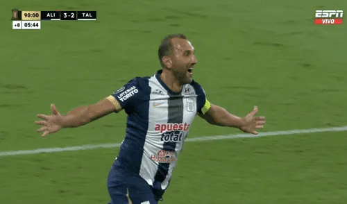 Hernán Barcos ingresó y anotó el gol del triunfo para Alianza Lima