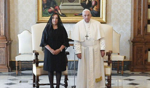 Papa Francisco y Dina Boluarte