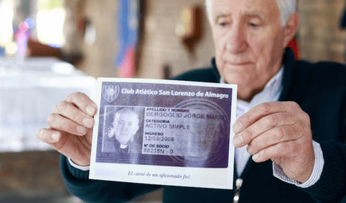 La figura del papa Francisco se convirtió en símbolo de buena suerte en el Caribe colombiano, donde la tradición de apostar con números ligados a eventos importantes cobra fuerza.