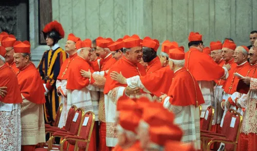 Un informe destaca el salario mensual que perciben los miembros de la Curia Romana en el Vaticano.