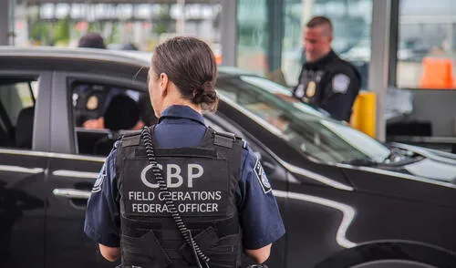La CBP Home, que reemplaza a la anterior CBP One, permite a los migrantes gestionar su salida del país y evitar procesos legales de detención y deportación al notificarse a la agencia.