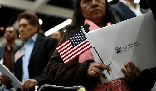 No cumplir con el Formulario G-325R puede llevar a las multas y posibles cargos legales. Foto: difusión No cumplir con el Formulario G-325R puede llevar a las multas y posibles cargos legales.