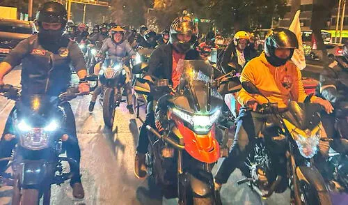 Los motociclistas iniciaron su marcha desde las 7.00 p.m. para reclamar restricciones para el uso de motos. Foto: Cristina Gálvez/LR Los motociclistas protestaron en Lima