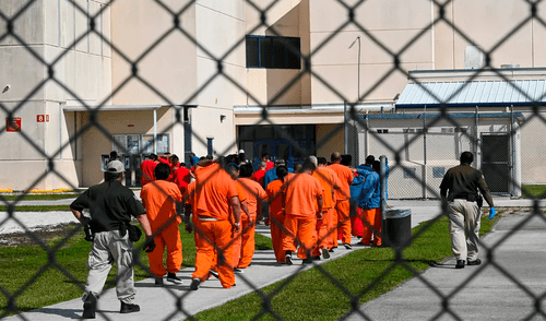 Un inmigrante denunció en sus redes sociales el maltrato que sufrió en el Centro de Detención Krome. Foto: difusión Un inmigrante denunció en sus redes sociales el maltrato que sufrió en el Centro de Detención Krome.
