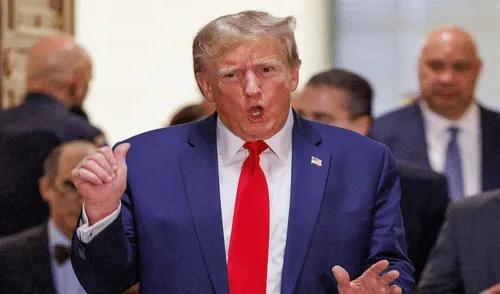 La demanda surge después de que los líderes electos de la ciudad dijeron que los agentes de policía locales habían violado la política de la ciudad. Foto: Agencia EFE.