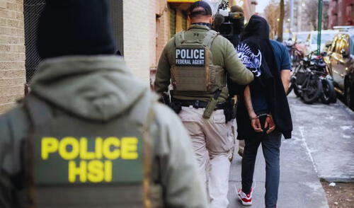 La ley RICO permite procesar a organizaciones criminales completas, fortaleciendo la estrategia para desmantelar el Tren de Aragua y sus operaciones en EE.UU. Foto: X @Sec_Noem La ley RICO permite procesar a organizaciones criminales completas, fortaleciendo la estrategia para desmantelar el Tren de Aragua y sus operaciones en EE.UU. Foto: X @Sec_Noem