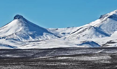 Este depósito en la Caldera de McDermitt, ubicado entre Nevada y Oregón, contiene hasta un 2,4% de litio en muestras de arcilla. Foto: Bradley W. Parks/OPB. El mayor yacimiento de litio del mundo no estaría en Sudamérica: geólogos descubren megareserva debajo de un volcán