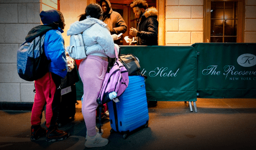 El Programa de Asistencia para la Reubicación de Migrantes de Nueva York llegará a su fin este 15 de junio. Foto: Composición LR