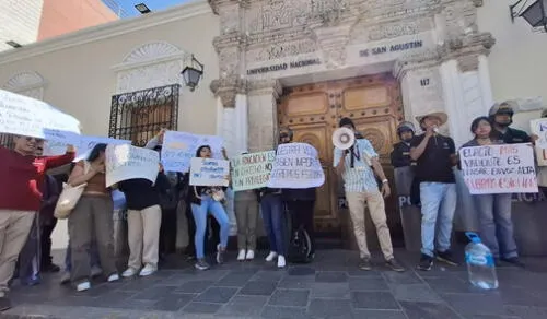 Docentes de la UNSA iniciaron huelga indefinida tras no recibir un bono económico. Foto: Wilder Pari