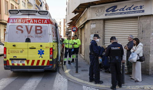 Una mujer que dependía de un respirador fallece por el apagón en España. Foto: EFE Una mujer que dependía de un respirador fallece por el apagón en España. Foto: EFE