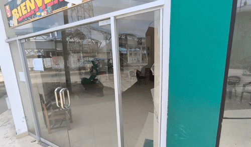 Delincuentes rompen mampara de colegio en Iquitos. Foto: Yazmín Araujo/ La República