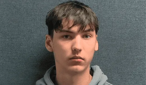 Parker Kramer será investigado por los delitos de violación y sodomía contra una adolescente de Kentucky. Parker Kramer fue hallado desnudo en la habitación de una adolescente en Kentucky.