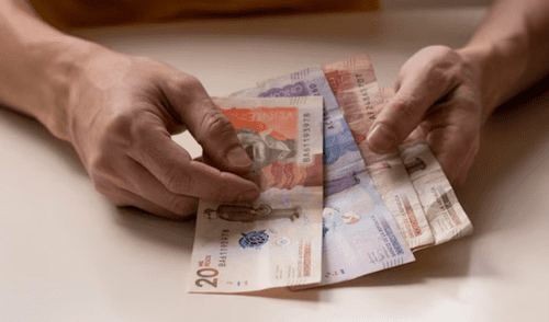 El Gobierno defiende su propuesta, ajustándose a restricciones fiscales. Las discusiones son cruciales, con un posible impacto en servicios esenciales como salud y educación. Foto: Freepik El Gobierno defiende su propuesta, ajustándose a restricciones fiscales. Las discusiones son cruciales, con un posible impacto en servicios esenciales como salud y educación.