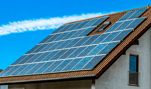 El apagón masivo en España también afectó a la mayoría de casas con placas solares: ¿cuál es la razón?