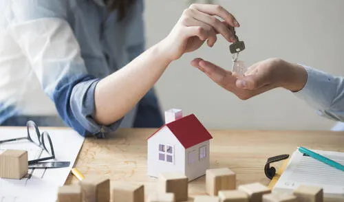 Los interesados deben cumplir requisitos visibles en la página oficial del programa del gobierno de Florida, al mando de Ron DeSantis. Foto: Freepik