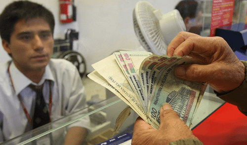 En el Perú, una de las preguntas más comunes sobre finanzas personales es si las deudas bancarias. Foto: Andina