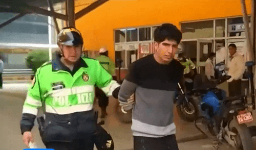 Detienen a sujeto que se grabó mientras apuñalaba a su pareja en Huancayo. Foto: Panamericana Detienen a sujeto que se grabó mientras apuñalaba a su pareja en Huancayo. Foto: Panamericana