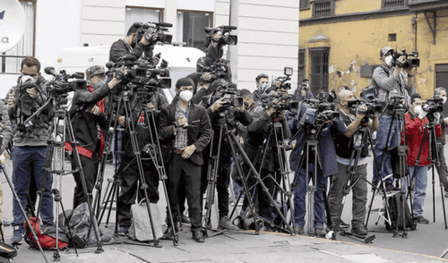Libertad de prensa en el Perú se encuentra en un momento crítico. Foto: Composición/LR Libertad de prensa en el Perú