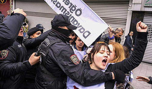 Al menos 400 detenidos en Turquía al tratar de manifestarse por el 1 de mayo. Foto: EFE. Al menos 400 detenidos en Turquía al tratar de manifestarse por el 1 de mayo. Foto: EFE.
