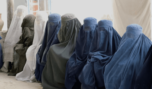 Organizaciones de derechos humanos denuncian un incremento de matrimonios forzados en Afganistán.