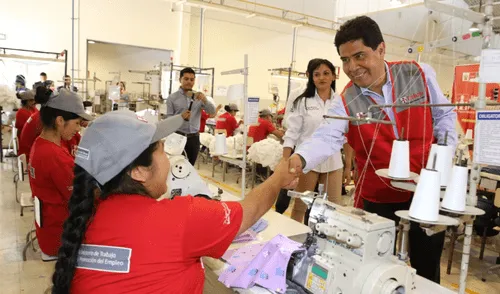 El Gobierno de Perú ha aprobado recientemente la Ley 32318, que establece una bonificación económica mensual. Foto: Andina