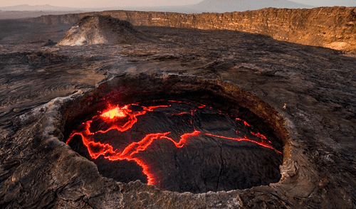 Los científicos determinaron la presencia de elementos de tierras raras en el magma rico en hierro mediante experimentos de laboratorio. Foto: Tuareg Viatges Estudio geológico revela una nueva fuente de tierras raras dentro del magma antiguo de volcanes extintos