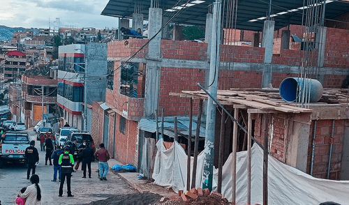 Construcción clandestina se realizaba en la Asociación Pro Vivienda Uñunchis, en el distrito San Sebastián. Créditos: Luis Álvarez