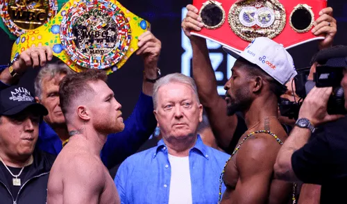 Canelo Álvarez vs Scull pelearán este 3 de mayo por el título indiscutido. Foto: AFP ¿Dónde ver la pelea de Canelo Álvarez vs Scull desde Perú?