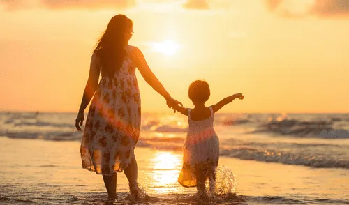 Día de la Madre es una festividad que rememora el papel de las madres en la sociedad y en la vida cotidiana. Foto: composición LR/Andina Día de la Madre es una festividad que rememora el papel de las madres en la sociedad y en la vida cotidiana.