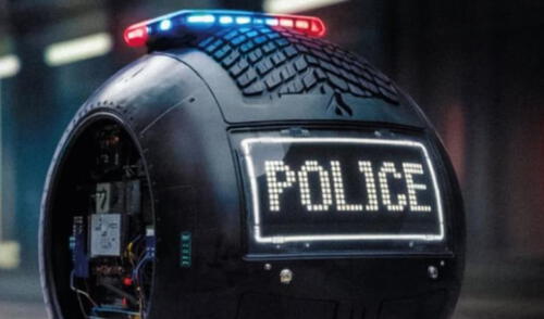 Policía inicia pruebas con robots en China para dirigir el tráfico y patrullar la ciudad.