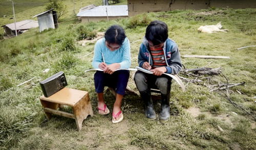 La creatividad y proactividad de los docentes en Perú podría transformar situaciones retadoras para mejorar la educación e integrar la IA. Foto: difusión