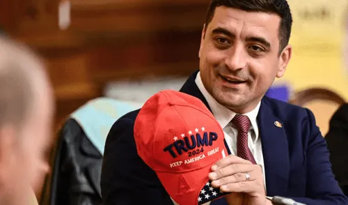 Simion ha manifestado su admiración por el proyecto MAGA de Trump en diversas ocasiones. Foto: AFP Simion ha manifestado su admiración por el proyecto MAGA de Trump en diversas ocasiones. Foto: AFP