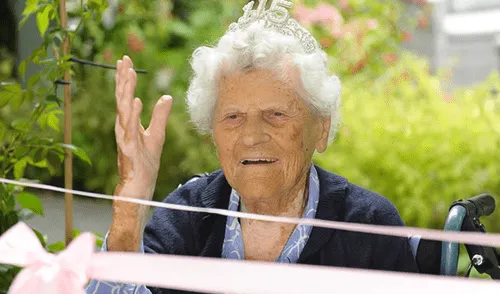La mujer más longeva del mundo revela su secreto para vivir 115 años: sobrevivió a 2 guerras mundiales y a una pandemia global
