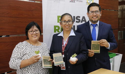 La iniciativa incluyó la participación de autoridades locales y servidores judiciales que también entregaron papel, cartón y plástico. La iniciativa incluyó la participación de autoridades locales y servidores judiciales que también entregaron papel, cartón y plástico.