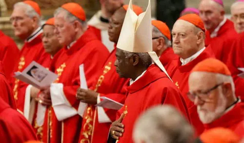 El Cónclave de 2025 comenzará el 7 de mayo en el Vaticano. La elección se llevará a cabo en la Capilla Sixtina. El Cónclave de 2025 comenzará el 7 de mayo en el Vaticano, donde se escogerá al nuevo papa. La elección se llevará a cabo en la Capilla Sixtina.