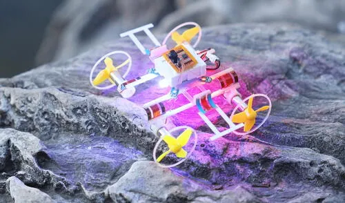 Científicos chinos crean el robot más pequeño del mundo: vuela, camina y podría salvar vidas en desastres naturales