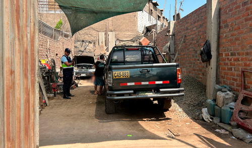 De acuerdo a un testigo, el motor del auto habría caído encima del mecánico, quien se encontraba reparando su propio auto. Foto: Dayana Huerta De acuerdo a un testigo, el motor del auto habría caído encima del mecánico, quien se encontraba reparando su propio auto. Foto: Dayana Huerta