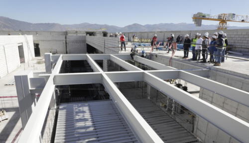 El reporte de la CAF tiene como objetivos documentar el panorama de los gobiernos subnacionales sobre sus atribuciones, recursos y prácticas. Y por otro lado, identificar oportunidades para el desarrollo de capacidades a fin de la mejorar los servicios. El reporte de la CAF tiene como objetivos documentar el panorama de los gobiernos subnacionales sobre sus atribuciones, recursos y prácticas. Y por otro lado, identificar oportunidades para el desarrollo de capacidades a fin de la mejorar los servicios.