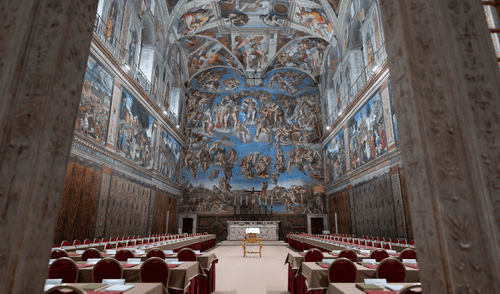 La Capilla Sixtina en la víspera del cónclave en el Vaticano. Foto: The Vatican Media