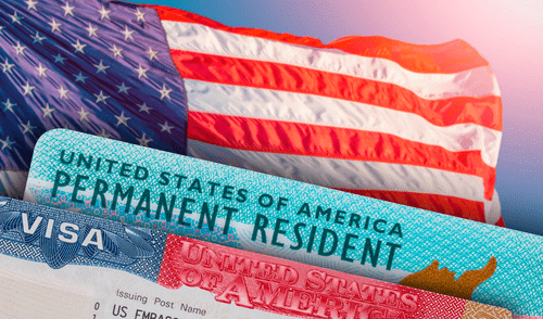 El USCIS brinda excepciones para obtener la residencia permanente o Green Card de forma gratuita.