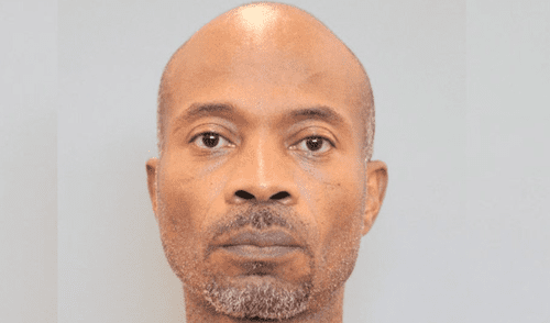 Víctor Cacho enfrenta cuatro cargos por maltrato infantil y se encuentra encarcelado con una fianza de US$100,000. Foto: abc13 Víctor Cacho habría reconocido haberles negado comida a sus hijos y agredirlos físicamente.