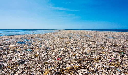 La llamada 'isla de plástico', oficialmente conocida como el Gran Parche de Basura del Pacífico, es una colosal acumulación de residuos. Foto: Reddit. La 'isla de plástico' que triplica en tamaño a Francia y recibe el nombre de 'séptimo continente' en medio del océano Pacífico