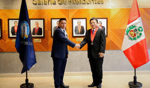 Durante la ceremonia, Li Córdova felicitó a Ramírez Macalupú y lo instó a ejercer su labor con transparencia y responsabilidad. Durante la ceremonia, Li Córdova felicitó a Ramírez Macalupú y lo instó a ejercer su labor con transparencia y responsabilidad.