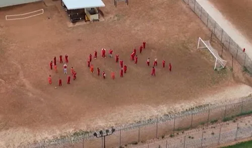 Inmigrantes iban a ser enviados a Libia, pero los regresaron a Texas.