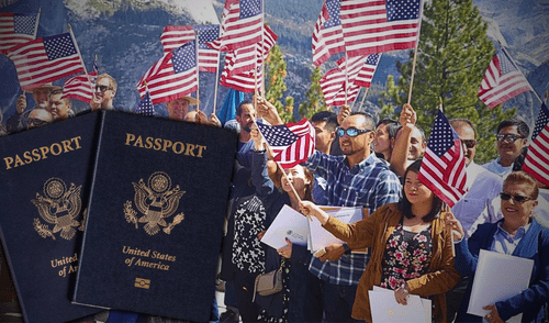 La entrevista de naturalización evalúa integración y compromiso cívico. La entrevista de naturalización evalúa integración y compromiso cívico.