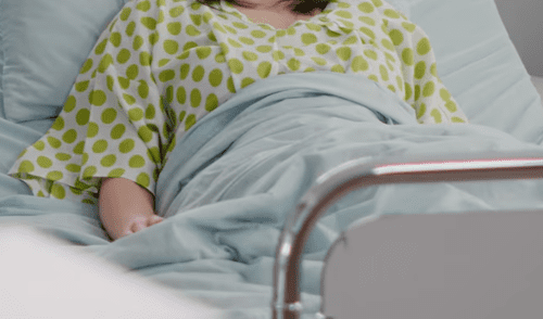 El Cuerpo Técnico de Investigación y la Policía Nacional localizaron al agresor, quien negó los cargos, pero fue considerado un riesgo para la comunidad.