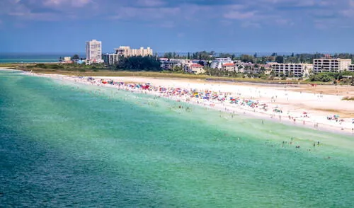 Playa en Florida destaca en rankings globales como una de las mejores. Playa en Florida destaca en rankings globales como una de las mejores.